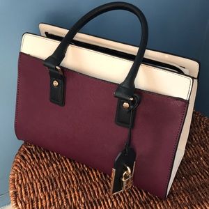 Aldo Bag with strap and zipper! Never used!